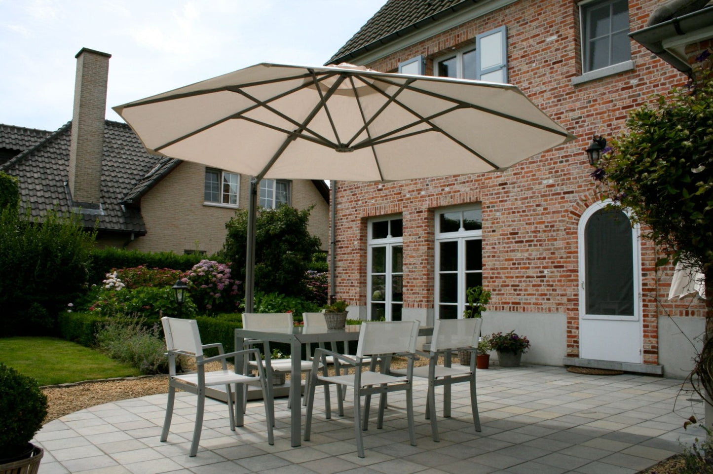 Prostor P7 runder Freiarmschirm - vielseitiger Sonnenschutz mit maximaler Flexibilität