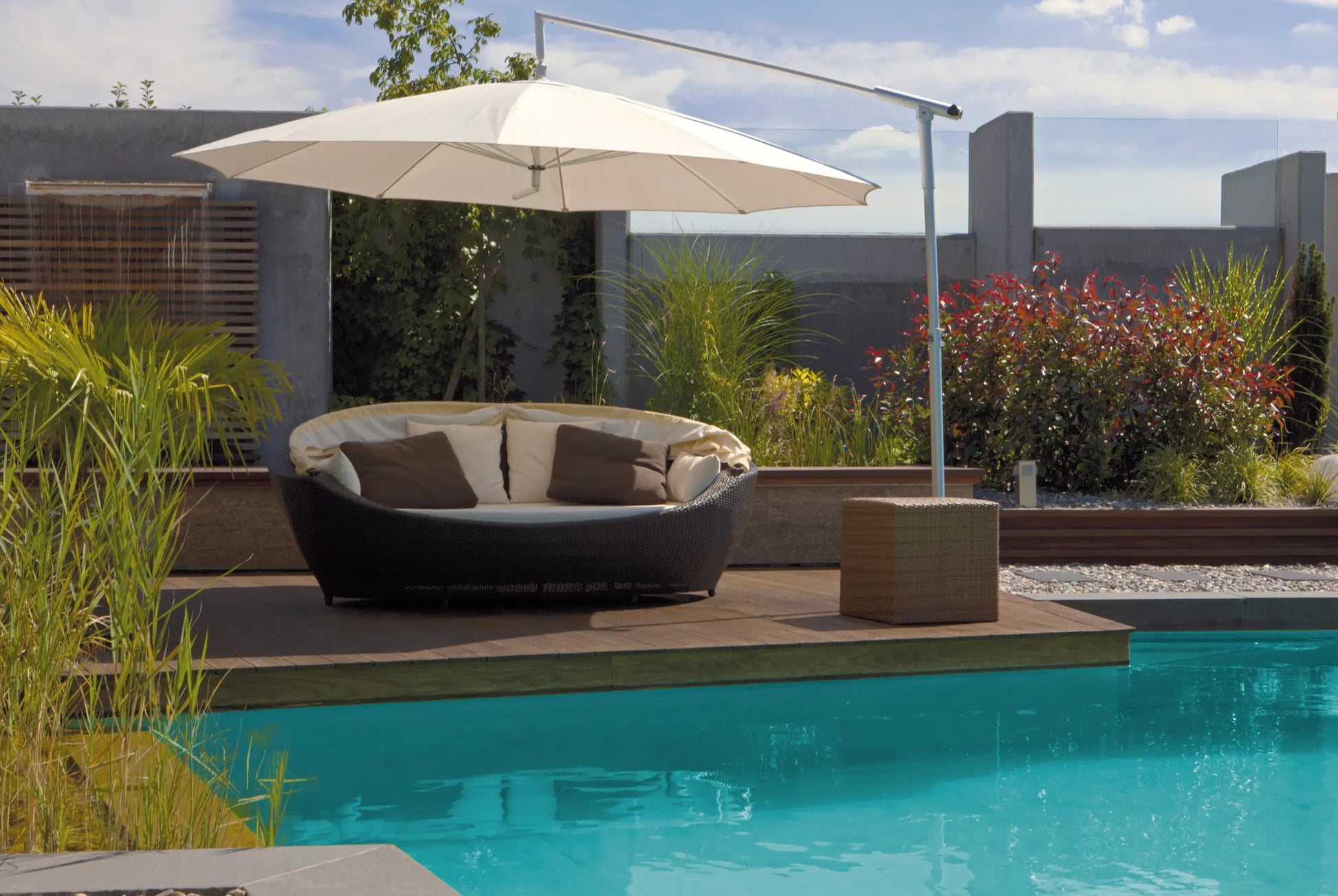 May Dacapo runder Sonnenschirm weiß - flexibles Kugelgelenk für optimale Schrägstellung
