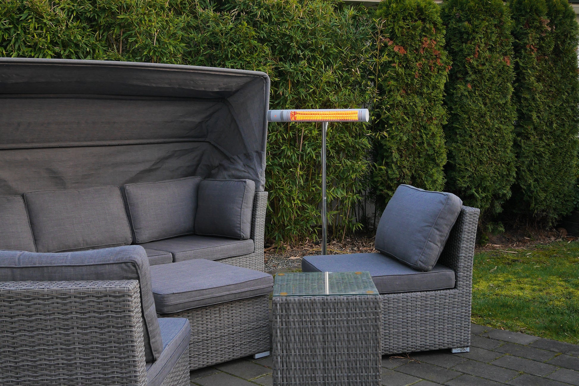 VASNER SlimLine X20 im Einsatz - platzsparende Wärmelösung für Außenbereiche
