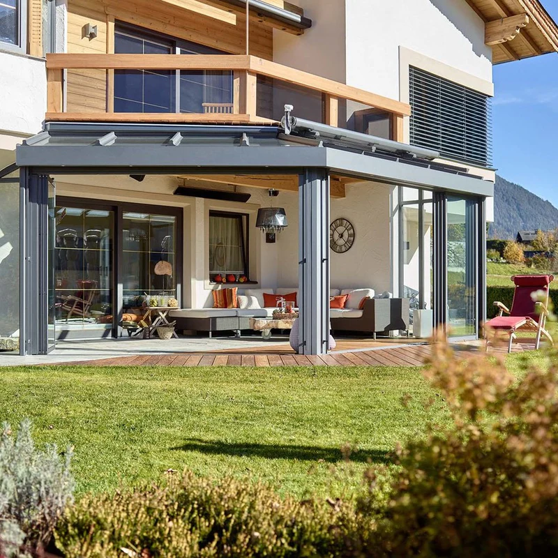 Heatscope Vision Ambientestrahler in überdachter Terrasse - kraftvolle Wärme für geschlossene Außenbereiche
